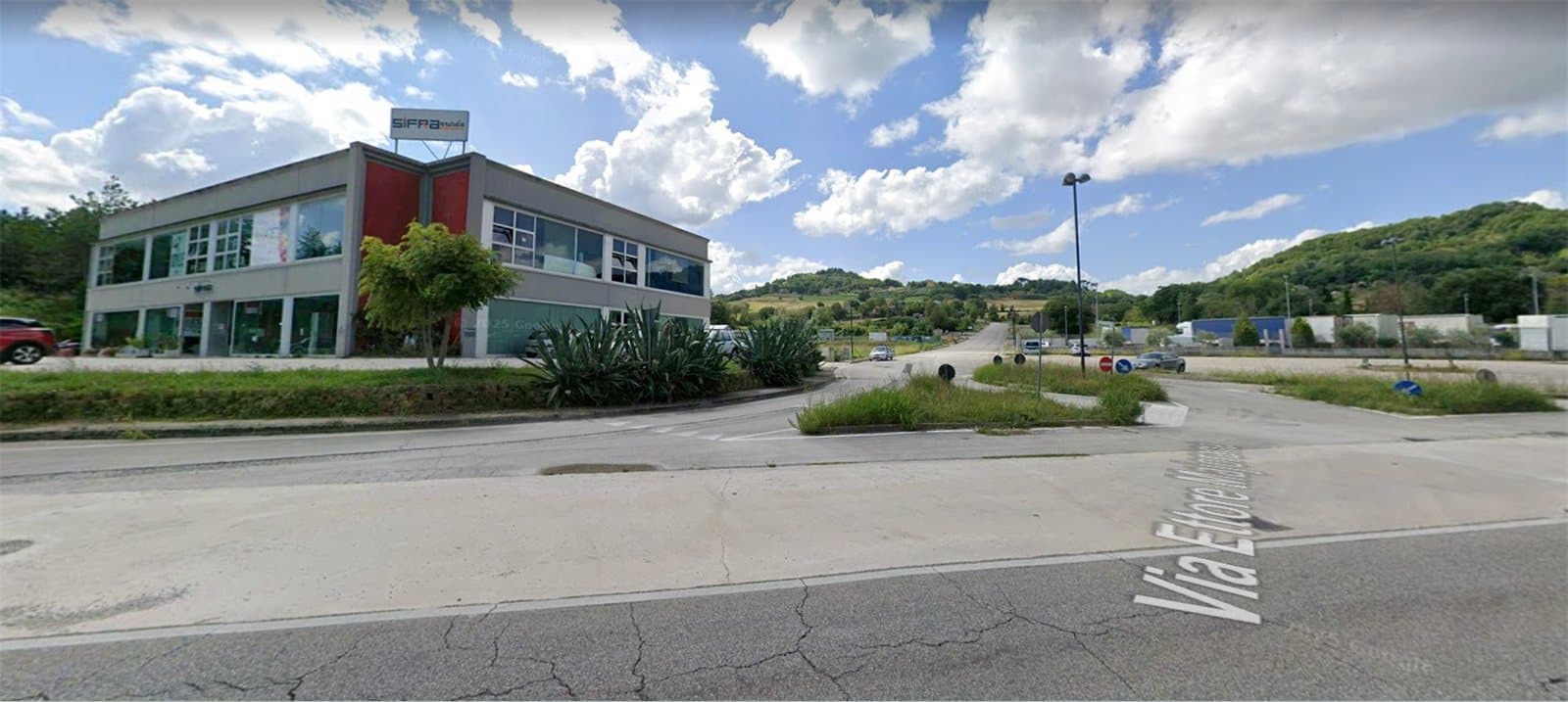 Mappa con lo stabile della palestra (showroom Lube) e il parcheggio